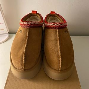 NWT UGG Tazz Slipper Chestnut (Size 8)